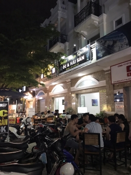 Cho thuê nhà 2 lầu 1 trệt cách Vsip1 chỉ 5ph đi xe, thành phố Dĩ An. Liên hệ: