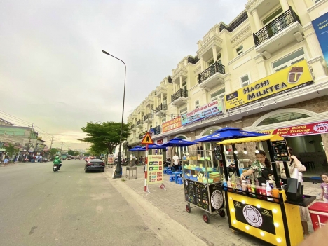 Cho thuê nhà 2 lầu 1 trệt cách Vsip1 chỉ 5ph đi xe, thành phố Dĩ An. Liên hệ: