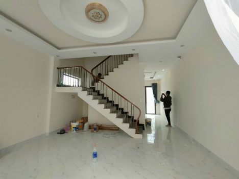 CẦN BÁN GẤP 2 CĂN NHÀ MỚI XÂY ĐƯỜNG NGUYỄN HỮU CẦU PHƯỜNG 12 ĐÀ LẠT