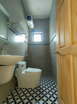 CẦN BÁN GẤP 2 CĂN NHÀ MỚI XÂY ĐƯỜNG NGUYỄN HỮU CẦU PHƯỜNG 12 ĐÀ LẠT