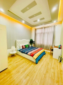 Bán nhà 3 tầng kiệt ô tô lô góc Điện Biên Phủ đầy đủ nội thất.