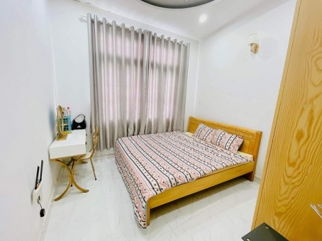 Bán nhà 3 tầng kiệt ô tô lô góc Điện Biên Phủ đầy đủ nội thất.