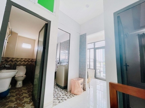 Bán nhà 3 tầng kiệt ô tô lô góc Điện Biên Phủ đầy đủ nội thất.