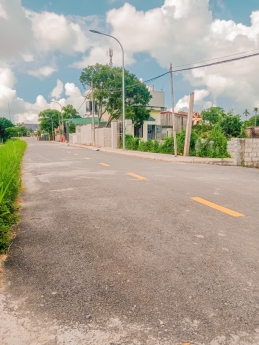 Diện tích từ 61m2/ô giá từ 758tr/ô, là đất ở lâu dài, sổ đỏ chính chủ, cách đường 354 chỉ 40m.