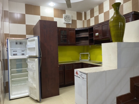 Cho thuê nhà 3 lầu 1 sân thượng hẻm Nguyễn Thiện Thuật Q3