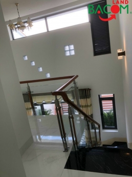-Giá chỉ3,3 tỷ TL.Bán nhà 1 trệt 1 lầu mới leng keng, đường xe hơi, 69,2m2, SHR, thổ cư 100%, P.Tân