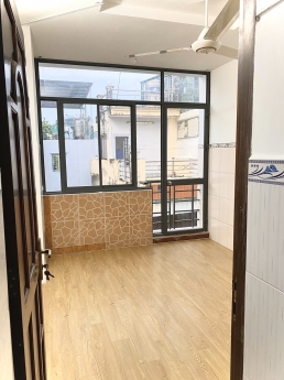 Cho thuê nhà 3 lầu 1 sân thượng hẻm Nguyễn Thiện Thuật Q3