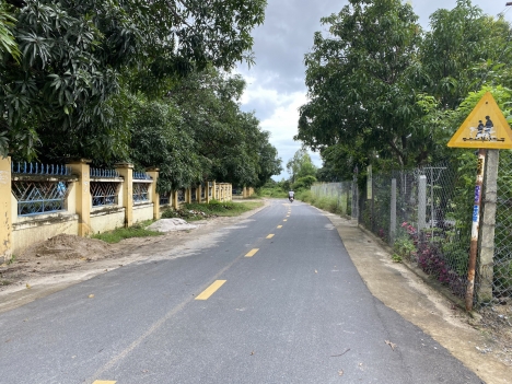 Lô siêu phẩm gần đâm Thủy Triều