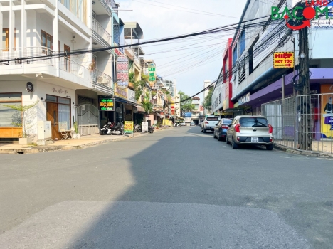 Bán nhà vị trí kinh doanh, 108m2 (ngang 8,2m), SHR, thổ cư, đường nhựa 2 xe hơi, p. Quang Vinh,