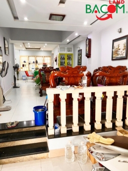 Bán nhà vị trí kinh doanh, 108m2 (ngang 8,2m), SHR, thổ cư, đường nhựa 2 xe hơi, p. Quang Vinh,