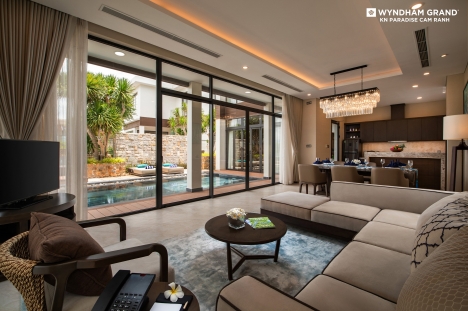 BÁN BIỆT THỰ XÂY SẴN FULL NỘI THẤT NẰM CẠNH SÂN GOLF VỪA VIEW BIỂN SỔ HỒNG LÂU DÀI