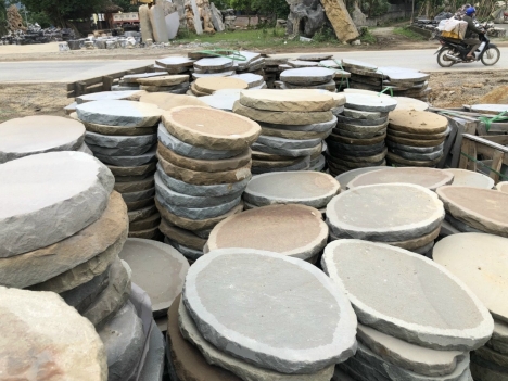 Đá bước dạo sân vườn