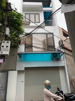 CẦN BÁN GẤP NHÀ MỚI PHỐ CHU HUY MÂN - PHÚC ĐỒNG - Ô TÔ VÀO NHÀ - DT 40M X 4 TẦNG - MT 4M-