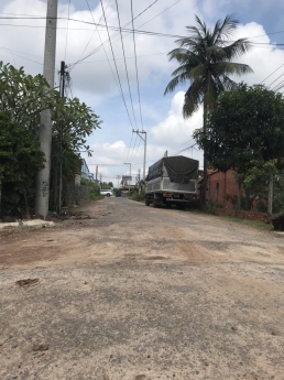 BÁN GẤP ĐẤT mặt tiền vị trí ĐẮC ĐỊA kèm NHÀ tại Thành Phố Tây Ninh