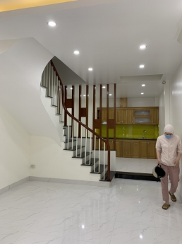 CẦN BÁN GẤP NHÀ MỚI PHỐ CHU HUY MÂN - PHÚC ĐỒNG - Ô TÔ VÀO NHÀ - DT 40M X 4 TẦNG - MT 4M-