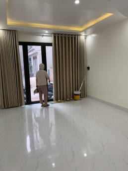 CẦN BÁN GẤP NHÀ MỚI PHỐ CHU HUY MÂN - PHÚC ĐỒNG - Ô TÔ VÀO NHÀ - DT 40M X 4 TẦNG - MT 4M-