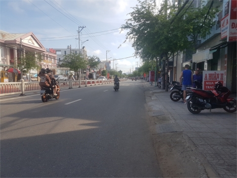 Cho thuê mặt bằng 1 trệt 2 lầu to rộng đường 30/4, TP Vũng Tàu