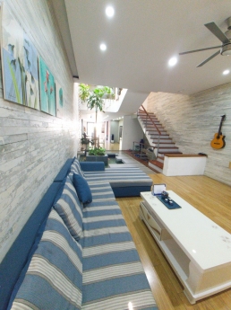 Bán căn Shophouse đường Nguyễn Hữu Thọ, Đà Nẵng. Có cả hồ bơi và hồ cá Coi trong nhà, thiết kế hiện