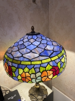 Giao lưu đèn tiffany hoa leo chân cổ của Pháp