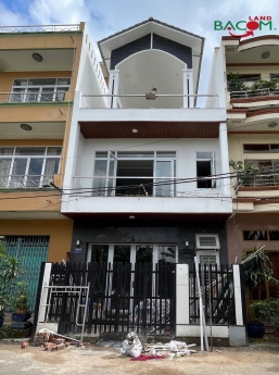 Bán nhà 1 Trệt 2 Lầu 69m2 SHR thổ cư đường ô tô (P. Quyết Thắng)