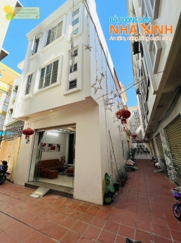 N489    BÁN NHÀ 3 TẦNG LÔ GÓC XÂY ĐỘC  LẬP , NGÕ TO , Ô TÔ đỗ ngay gần cửa , CÁCH MẶT ĐƯỜNG TRUNG