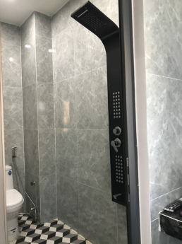 Nhà mặt tiền 3 tầng Nguyễn Huy Tự gần Kinh Dương Vương, tặng nội thất