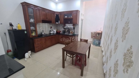 Cho thuê nhà 2 lầu 4pn 3wc hẻm xe tải Đường số 11 Thủ Đức