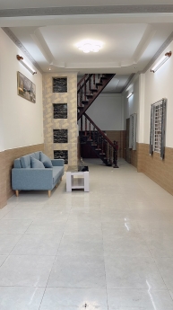 NHÀ LẦU GÓC 2 MẶT TIỀN HẺM 517 TRẦN QUANG DIỆU