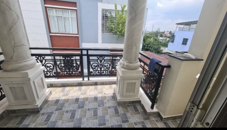 Cho thuê nhà 2 lầu 4pn 3wc hẻm xe tải Đường số 11 Thủ Đức