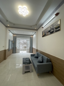 NHÀ LẦU GÓC 2 MẶT TIỀN HẺM 517 TRẦN QUANG DIỆU