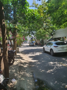 Cho thuê MB KD 50m2, tại 49 bế văn đàn