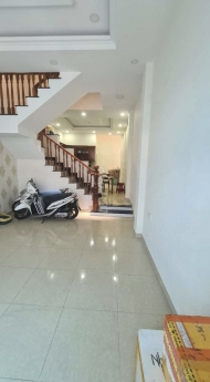 Cho thuê nhà 2 lầu 4pn 3wc hẻm xe tải Đường số 11 Thủ Đức