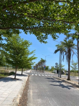 Bán đất mặt tiền Nguyễn Tất Thành view đầm Thuỷ Triều gần sân bay quốc tế cr giá 18tr/m2