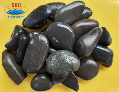 Sỏi cuội đen trang trí sân vườn