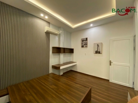Bán nhà 1 Trệt 2 Lầu 69m2 SHR thổ cư đường ô tô (P. Quyết Thắng)