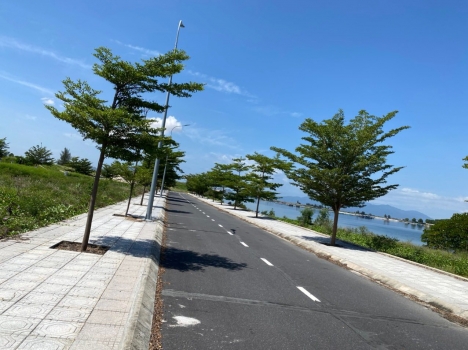 Bán đất mặt tiền Nguyễn Tất Thành view đầm Thuỷ Triều gần sân bay quốc tế cr giá 18tr/m2