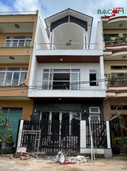 Bán nhà 1 Trệt 2 Lầu 69m2 SHR thổ cư đường ô tô (P. Quyết Thắng)