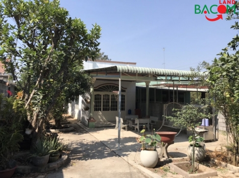 Bán nhà vườn có sẵn trái cây thuộc xã Thiện Tân,Huyện Vĩnh Cửu. Bán đất & nhà 734m2 mặt tiền đường