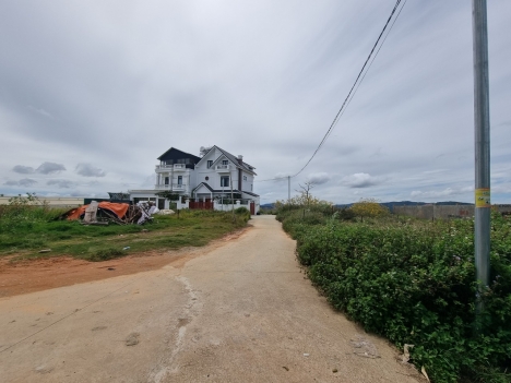 CẦN BÁN LÔ ĐẤT 215M2 VIEW ĐẸP TRÊN ĐỒI CAO THẮNG PHƯỜNG 7 TP ĐÀ LẠT GIÁ 8,5 TỶ