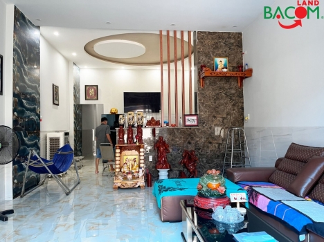 Bán nhà Mái Thái xây ở đẹp, đường bê tông xe hơi, 100m2, SHR, thổ cư, p Hoá An, Biên Hoà