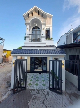 Nhà Đồng Kè đối diện chợ Hòa Khánh, ô tô ngủ trong nhà