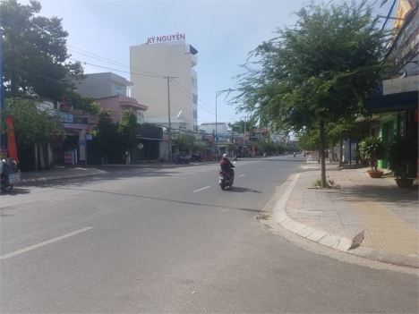 Cho thuê mặt bằng đẹp 2 mặt tiền đường Nguyễn Hữu Cảnh, TP Vũng Tàu