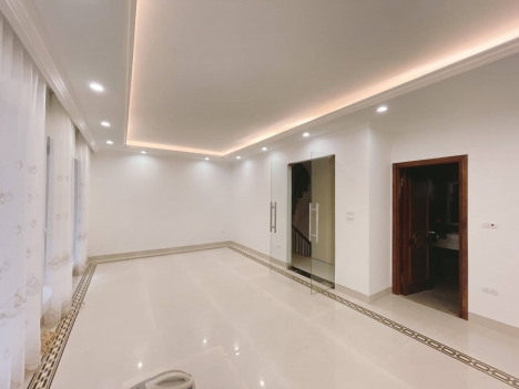 Siêu hot!!! Bán nhà cực đẹp phố Đội Cấn. 60m2, 6 tầng, mt 7.2m. Giá: 14.6 tỷ.