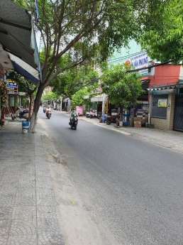 Nhà bán Mặt tiền đường 5,5 , 2 tầng mới . 3 Tỷ nhỏ.