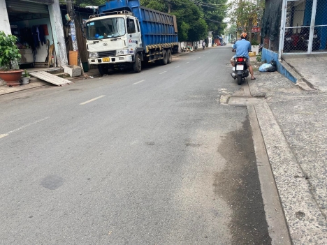 MT đường nhựa 8m - 123m2(5,5x26m) - 4 tầng BTCT 5PN, 2 xe hơi ngủ trong nhà. Lê Văn Quới, Bình Tân