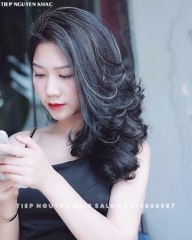 Tóc uốn layer ngang vai, say mê với kiểu tóc layer. - Tiệp Nguyễn Academy.