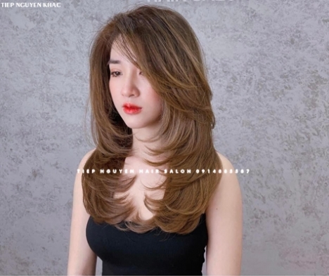 Tóc uốn layer kết hợp mái bay khiến nàng say đắm - Tiệp Nguyễn Academy