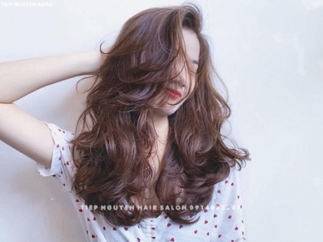 Tóc uốn layer sóng lơi stylish cá tính mà dịu dàng. - Tiệp Nguyễn Academy.