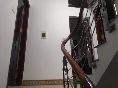 Cho thuê nhà nguyên căn tại đường Ngô gia khảm đối diện bến xe Gia lâm , giá 12tr/th , lh e