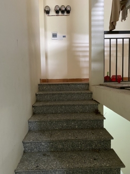 Mặt tiền Lý Thái Tông, 5 tầng, kẹp cống, 125m2, đường 7m5 thu nhập 35tr,